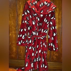 Vera Bradley Penguin Red Robe! Small/Meduim.